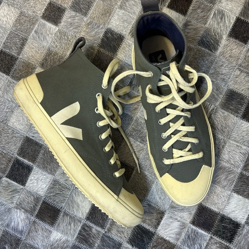 Veja Nova High Top Sneaker size 11 - Picture 2 of 7